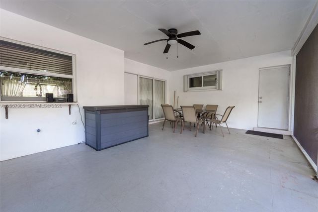 740 Ridgewood Ln, Plantation, FL 33317