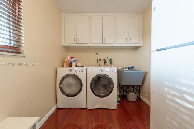 740 Ridgewood Ln, Plantation, FL 33317