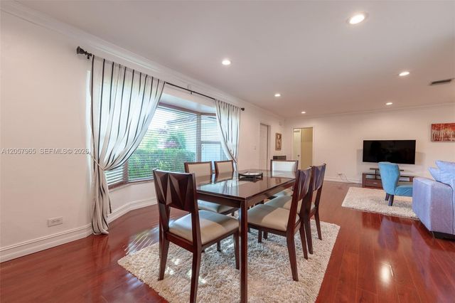 740 Ridgewood Ln, Plantation, FL 33317