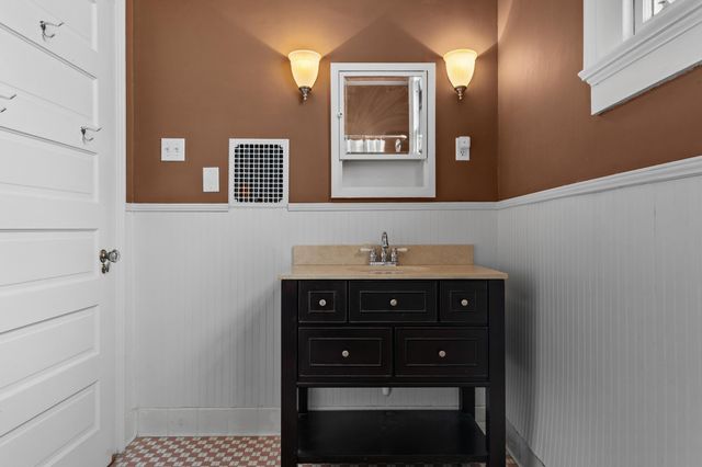 302 N 1st Street, Cameron, SC 29030