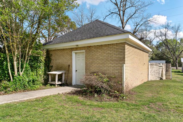 302 N 1st Street, Cameron, SC 29030