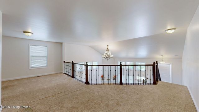 17038 Green Crest Ln, Louisville, KY 40245