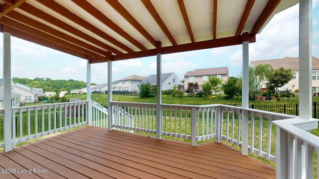 17038 Green Crest Ln, Louisville, KY 40245