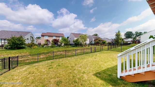 17038 Green Crest Ln, Louisville, KY 40245
