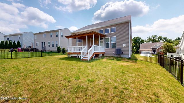 17038 Green Crest Ln, Louisville, KY 40245