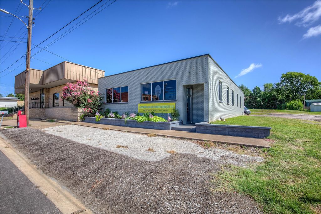 107 Locust Street, Winnsboro, TX 75494