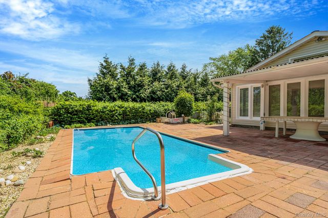 5 Tawny Pass, South Setauket, NY 11720