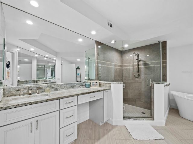 535 SANCTUARY DRIVE A603, Longboat Key, FL 34228