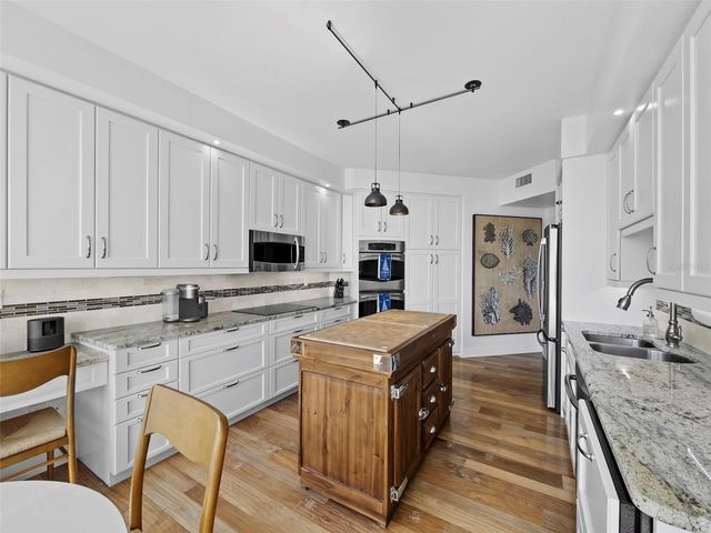 535 SANCTUARY DRIVE A603, Longboat Key, FL 34228