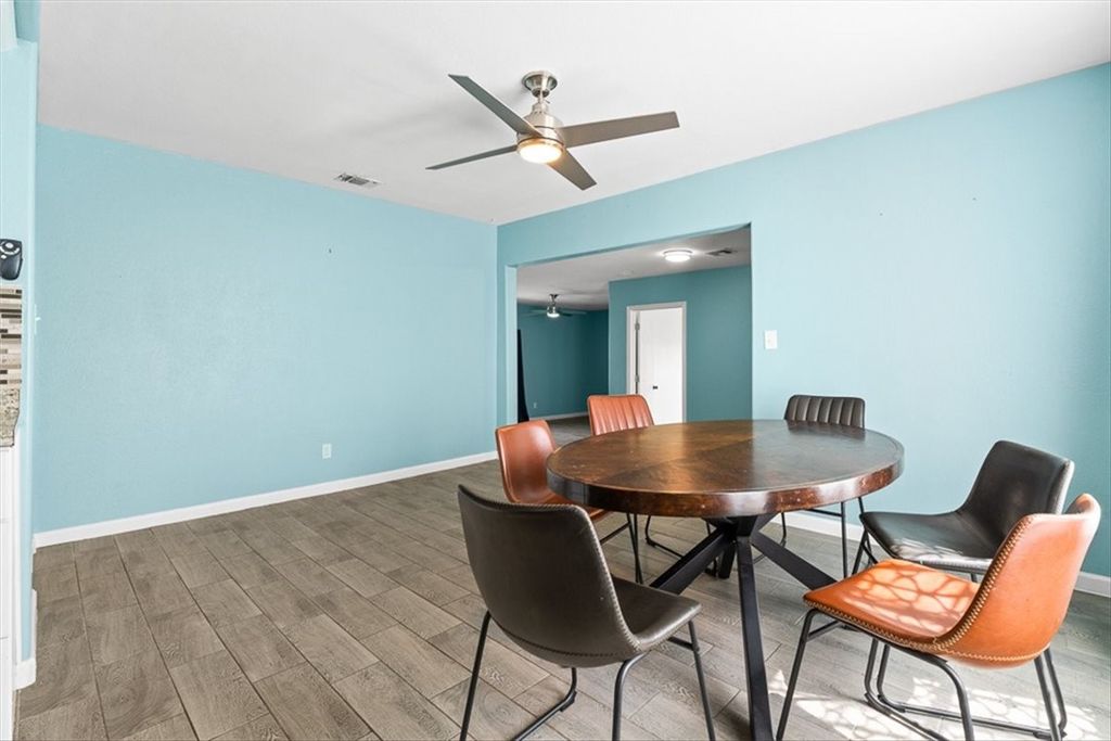945 Purdue, Corpus Christi, TX 78418 — photo 2