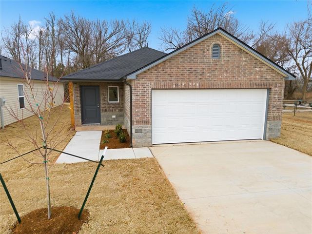 3301 Little Creek Drive, Mustang, OK 73064