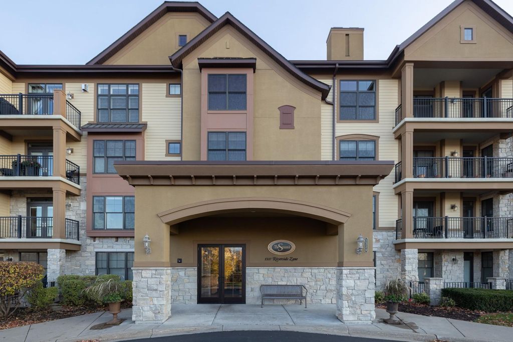 1320 Riverside Lane 200, Mendota Heights, MN 55118
