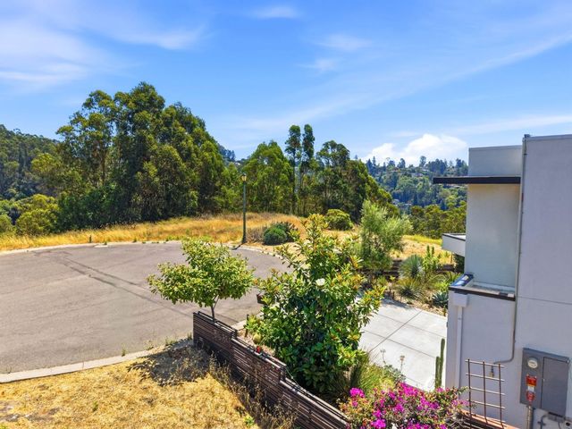 21 Jewel Court, Oakland, CA 94611