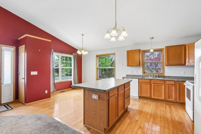 W5640 Babcock ROAD, Elkhorn, WI 53121
