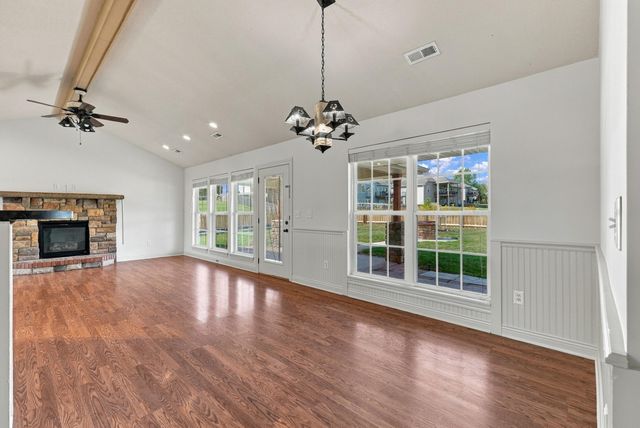 5001 STONE MOUNTAIN PKWY, Columbia, MO 65201