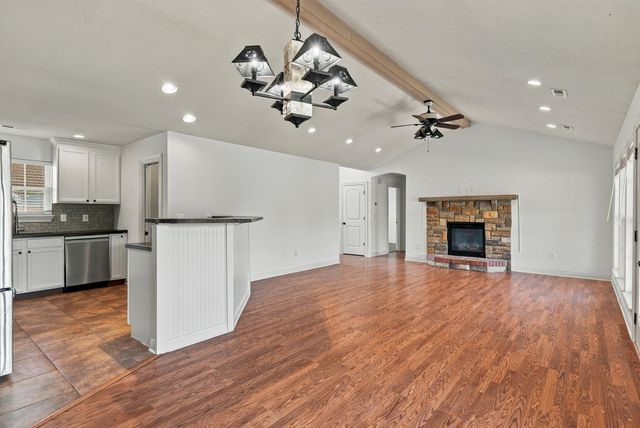 5001 STONE MOUNTAIN PKWY, Columbia, MO 65201