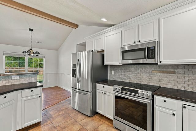 5001 STONE MOUNTAIN PKWY, Columbia, MO 65201