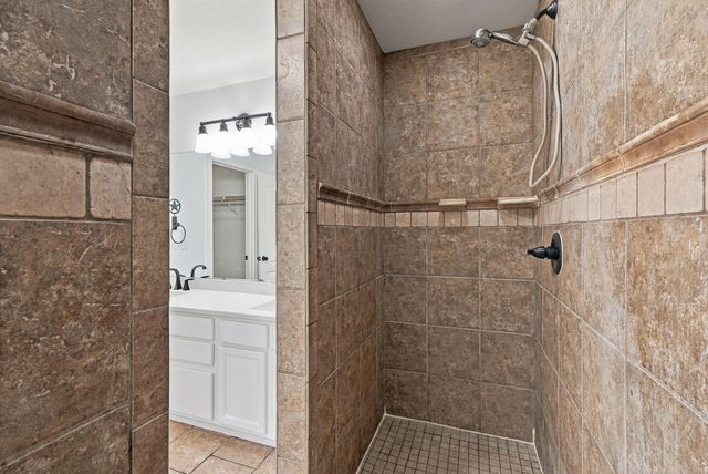 5001 STONE MOUNTAIN PKWY, Columbia, MO 65201
