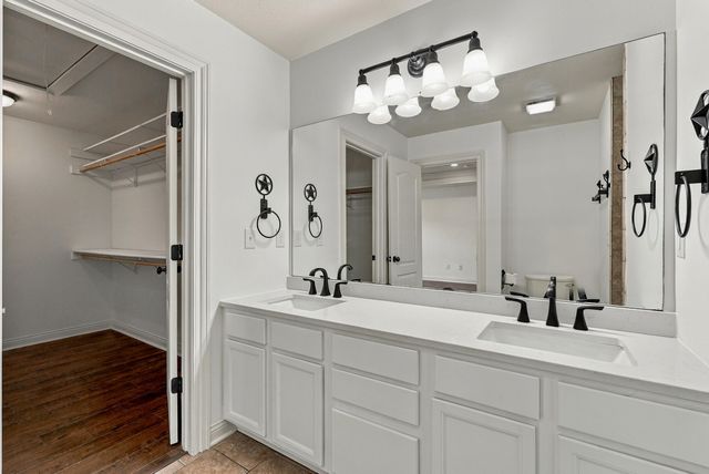 5001 STONE MOUNTAIN PKWY, Columbia, MO 65201