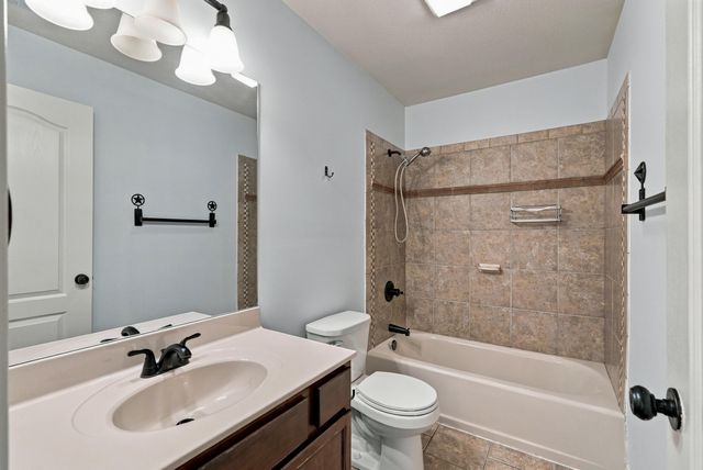 5001 STONE MOUNTAIN PKWY, Columbia, MO 65201
