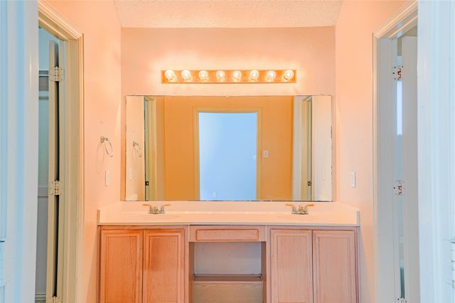 1019 Telluride Drive, Arlington, TX 76001