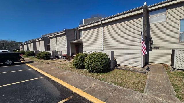 135 Hillview Dr Apt 37, Fairfield Bay, AR 72088