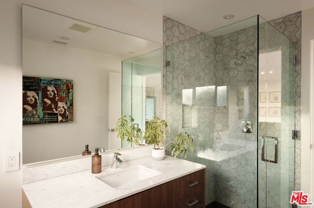 5667 Aladdin Street, Los Angeles, CA 90008