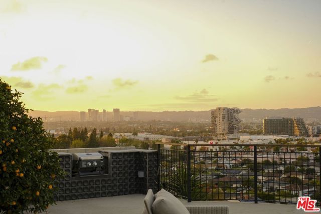 5667 Aladdin Street, Los Angeles, CA 90008