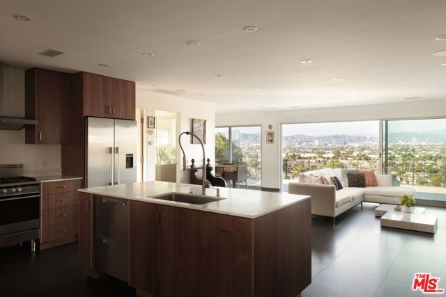 5667 Aladdin Street, Los Angeles, CA 90008