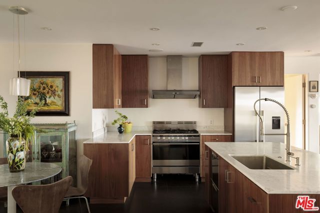 5667 Aladdin Street, Los Angeles, CA 90008