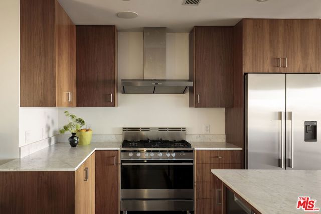 5667 Aladdin Street, Los Angeles, CA 90008