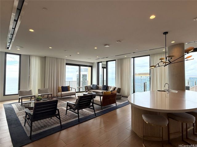 987 Queen Street 1912, Honolulu, HI 96814