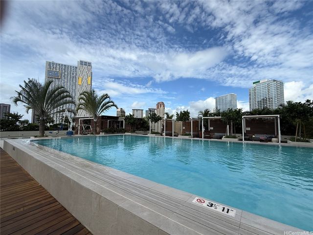 987 Queen Street 1912, Honolulu, HI 96814