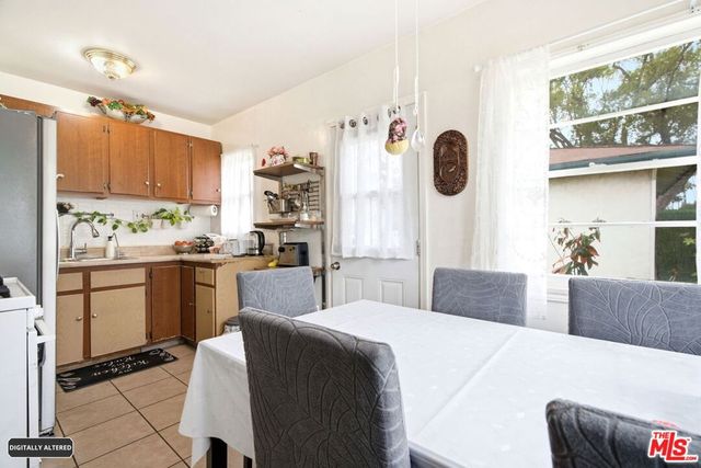 2018 W Glenoaks Boulevard, Glendale, CA 91201