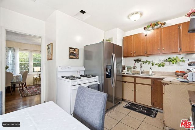 2018 W Glenoaks Boulevard, Glendale, CA 91201