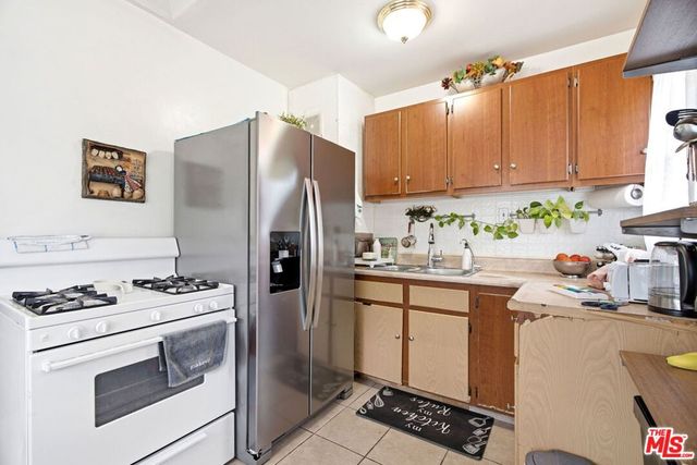 2018 W Glenoaks Boulevard, Glendale, CA 91201
