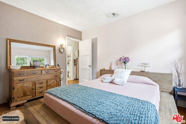 2018 W Glenoaks Boulevard, Glendale, CA 91201