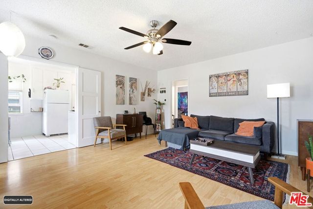 2018 W Glenoaks Boulevard, Glendale, CA 91201