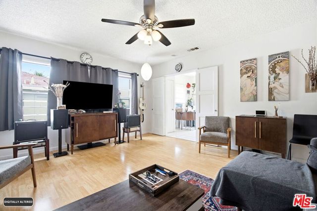 2018 W Glenoaks Boulevard, Glendale, CA 91201