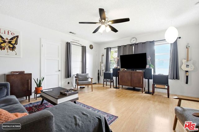 2018 W Glenoaks Boulevard, Glendale, CA 91201