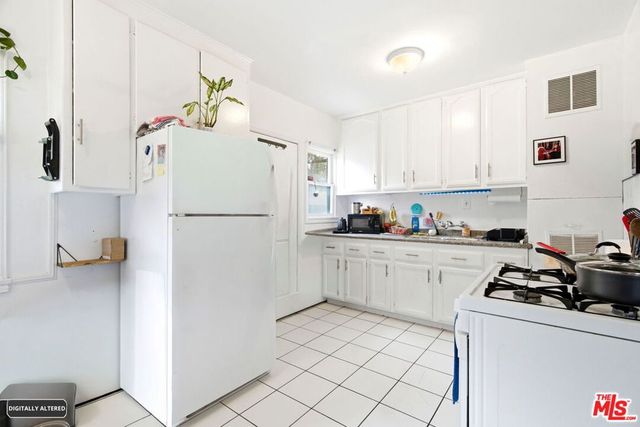 2018 W Glenoaks Boulevard, Glendale, CA 91201