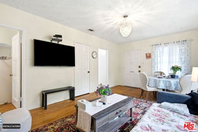 2018 W Glenoaks Boulevard, Glendale, CA 91201