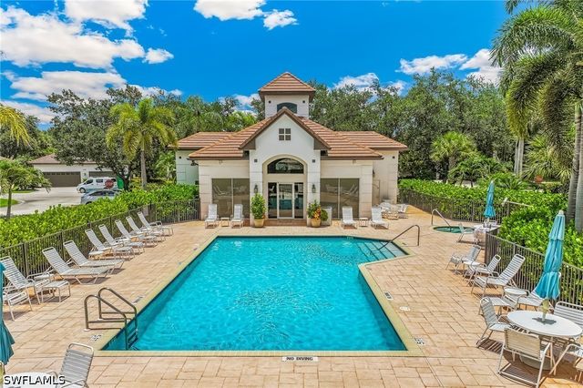 4395 Dover CT 303, Naples, FL 34105