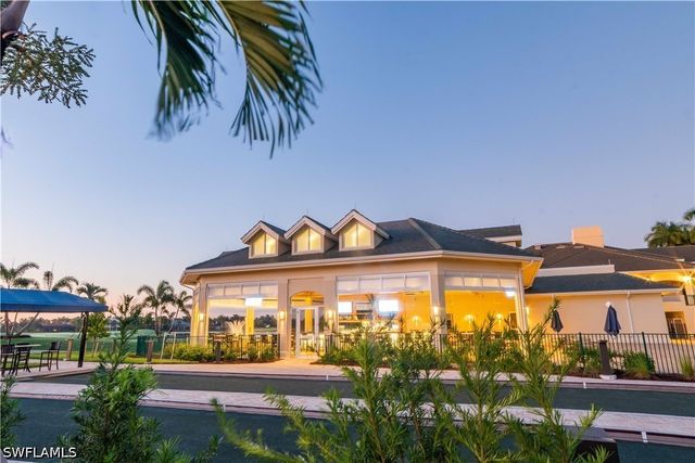 4395 Dover CT 303, Naples, FL 34105