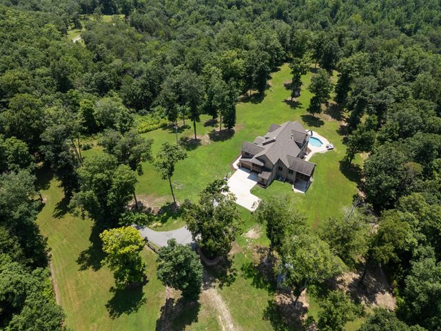 1370 Leatherwood Rd, White Bluff, TN 37187