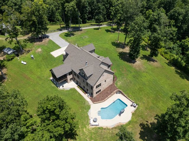 1370 Leatherwood Rd, White Bluff, TN 37187