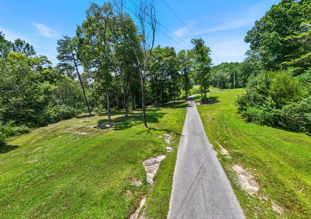 1370 Leatherwood Rd, White Bluff, TN 37187