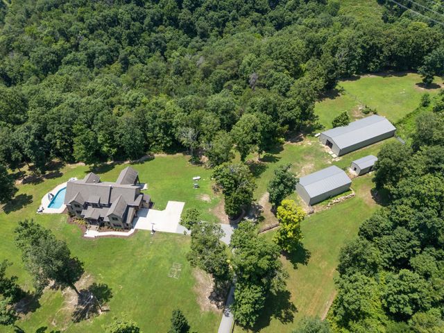 1370 Leatherwood Rd, White Bluff, TN 37187