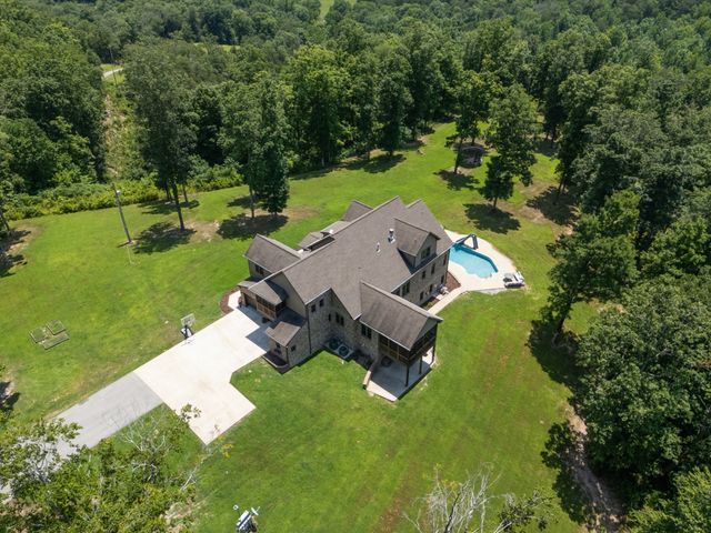 1370 Leatherwood Rd, White Bluff, TN 37187