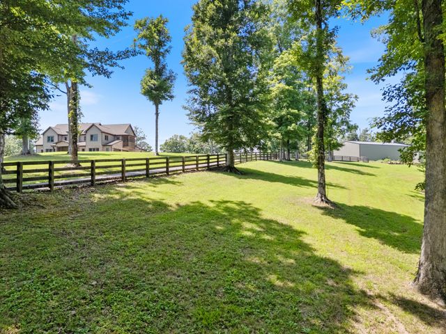 1370 Leatherwood Rd, White Bluff, TN 37187